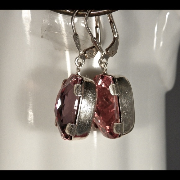 Classical Baguette Striking earrings - Picture 3 of 3