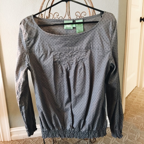 Grey top w black polka dots