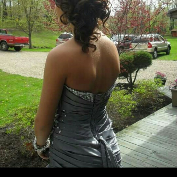 Henris Prom Dress - Picture 2 of 3
