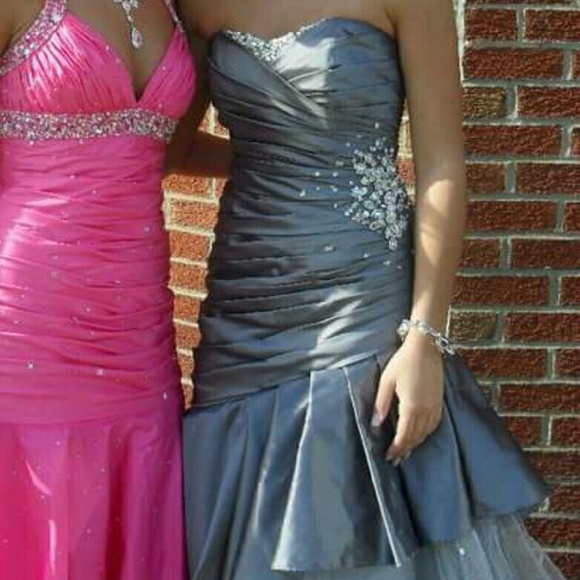 Henris Prom Dress - Picture 3 of 3