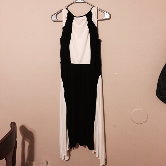 ❌SOLD Black/White Colorblock Dress - Picture 3 of 3