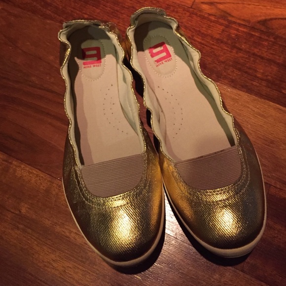 Nine West light Gold causal Flat