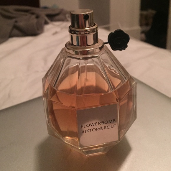 Flowerbomb Perfume 3.4oz 75% Full!!!