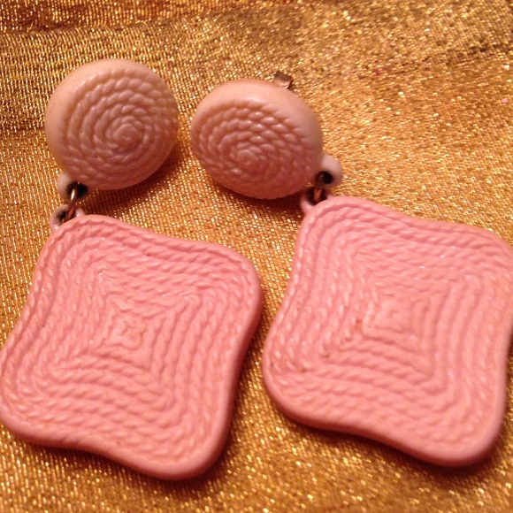 Pink earrings - Picture 3 of 4