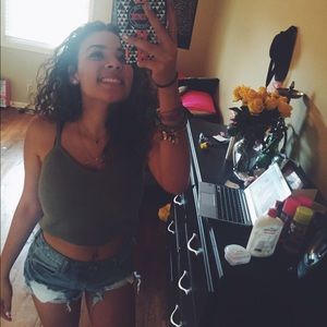 Meet your Posher, Anaya