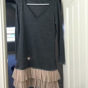 Long tunic w pink Ruffles at the bottom