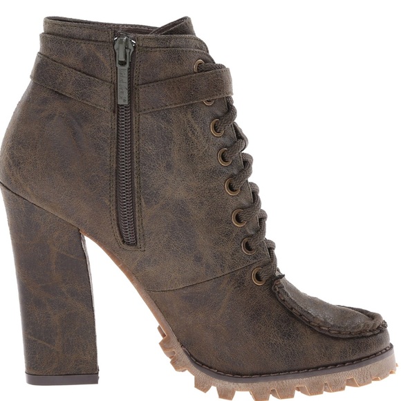 Lace Up Boots Size 7.5 - Picture 2 of 3