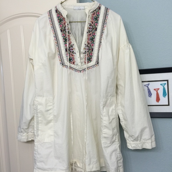Long tunic w lots of embroidered detail