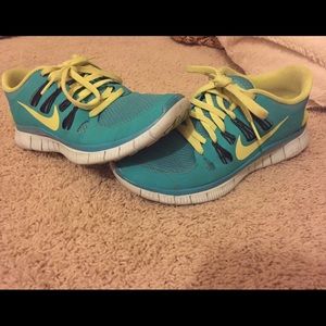 Teal & Blue Size 7 Nike Frees