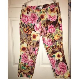 Flowered capris! Size 10. Very little stretch.
