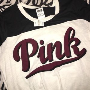VS pink t-shirt