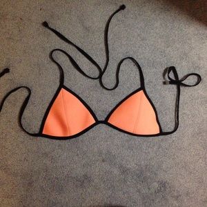 Authentic triangl Chloe top medium