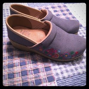 Denim Dansko clogs. VEGAN!!!
