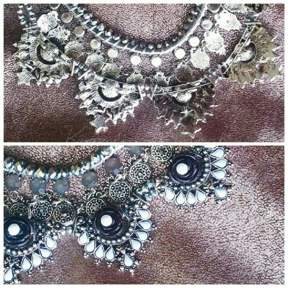 Jewelry | Floral silver statement necklace - Picture 3 of 3