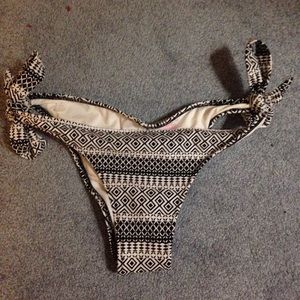 Victoria's Secret itsy bikini bottom medium