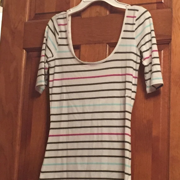 Striped shirt sleeve shirt