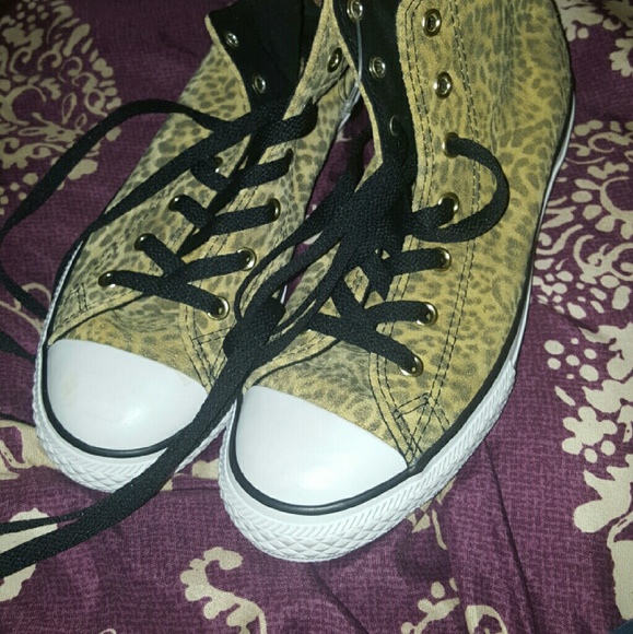 Cheetah print converse. Only wore once.