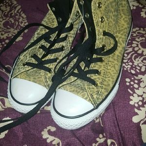 Cheetah print converse. Only wore once.