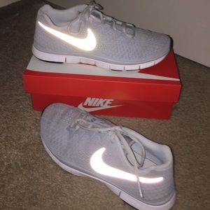 Size 9 Nike free 3.0
