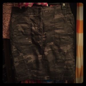 Loft camo pencil skirt 4 petite