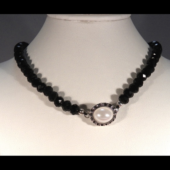 Elegant Black Crystal Necklace with Biwa Pearls. - Picture 3 of 4