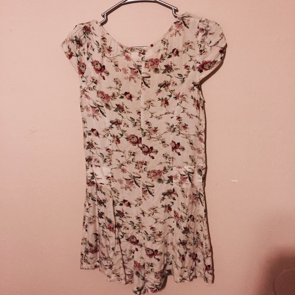 ❌SOLD Floral Romper - Picture 4 of 4