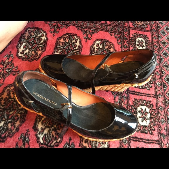 Patent leather black shoe