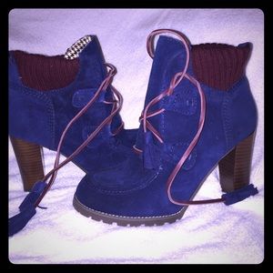 Tommy Hilfiger blue suede boots with tassels!!