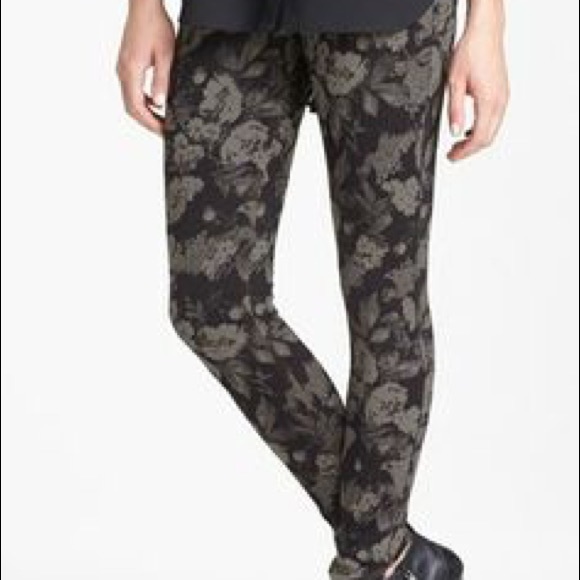 Dark Floral Leggings