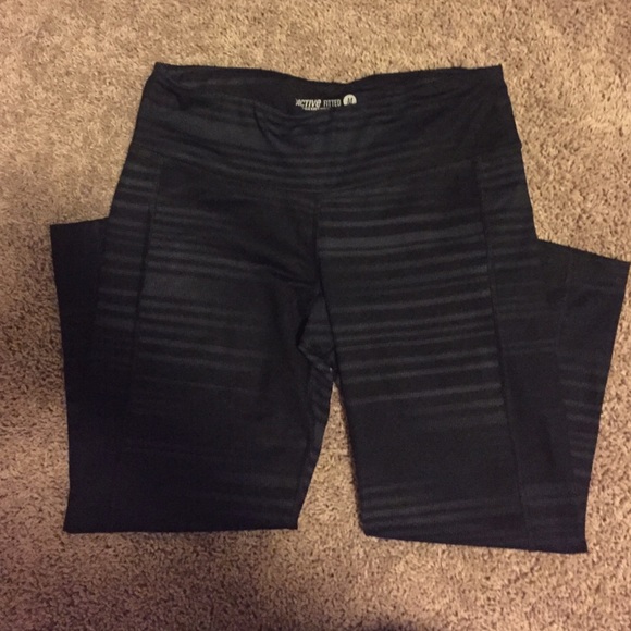 Old Navy Pants - Black and gray workout capris