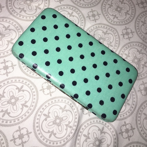 Cute sizable wallet for ya girls