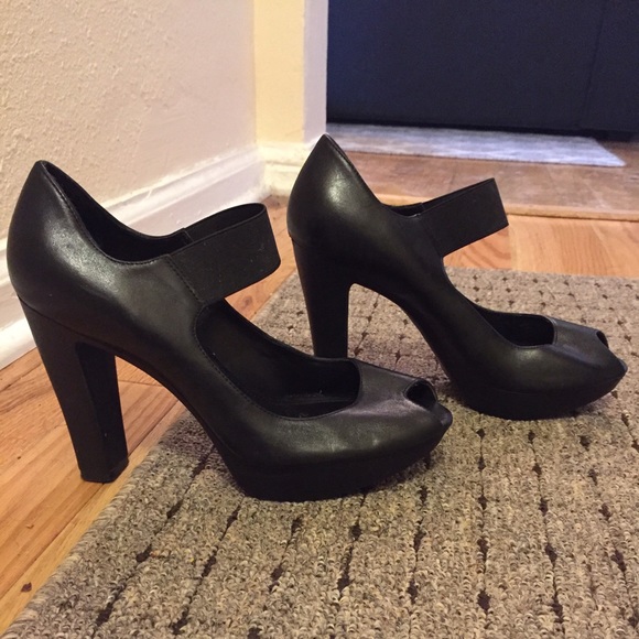 Marc Fisher black leather heels