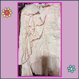 2 pieces. Ruffled BLOUSE AND SKIRT