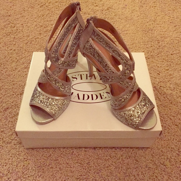 NWT Steve Madden Immence Heel!