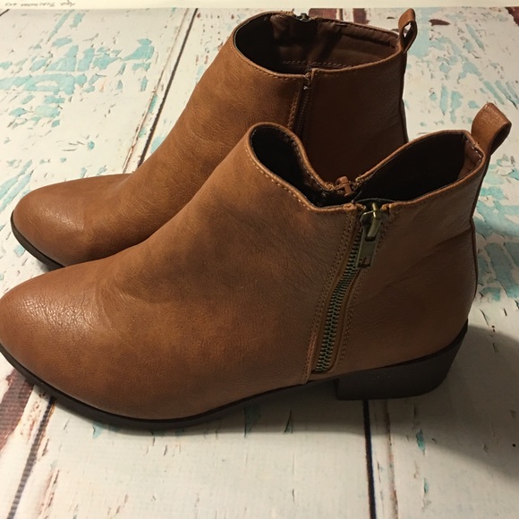 Rue 21 chunky tan booties