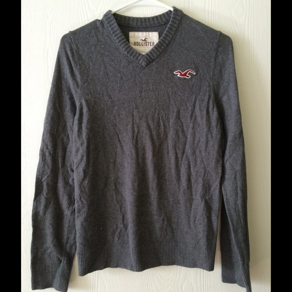 🎉‼️PRICE DROP!‼️🎉Men's Hollister v-neck sweater.
