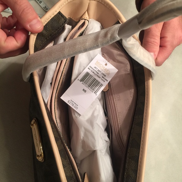 🎉AUTHENTIC Michael Kors Signature Bag - Picture 4 of 4