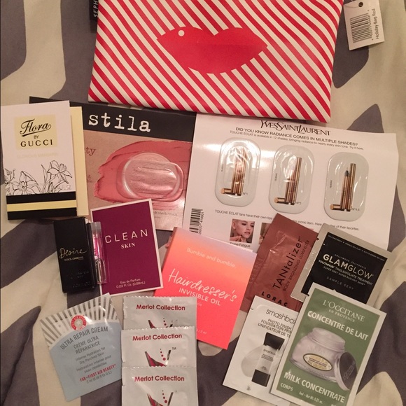 NEW Hot lips Sephora makeup bag with 14 samples