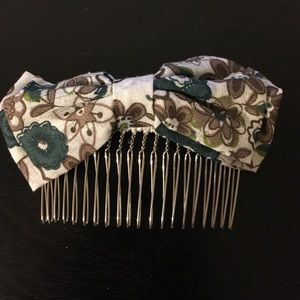 Hair comb with floral pattern.