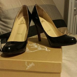 Louboutin patent pump size 39