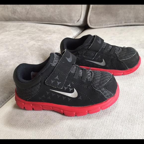 NIKE toddlers 8