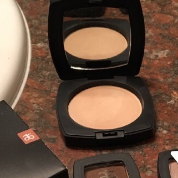Arbonne sheer pressed powder