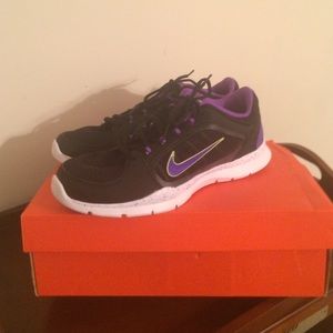 Nike tennis shoe