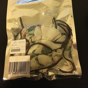 Hair tie with floral pattern