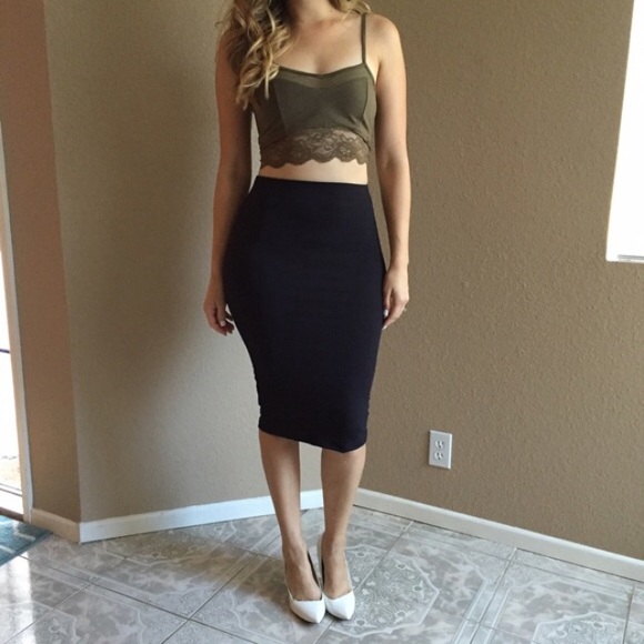 Lace & Mesh Olive Crop Top - Picture 2 of 4