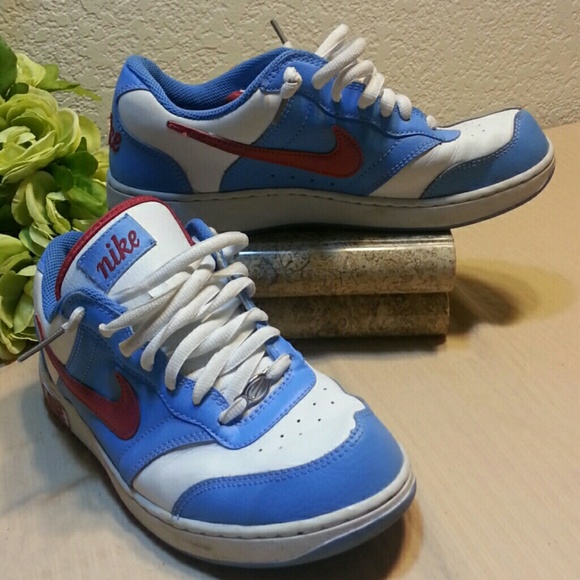 Nike - 2004 Nike women's approach - discontinued from Barbara's closet on Poshmark