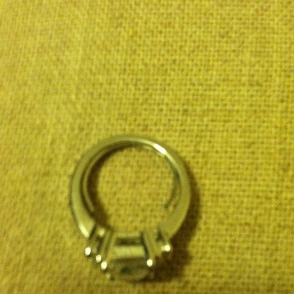 Silver ring - Picture 2 of 2