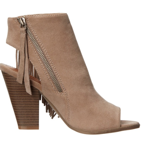 ⭐PM Editors Pick⭐️Rampage Fringe Booties - Picture 2 of 4