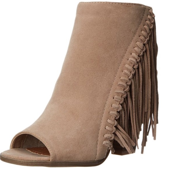 ⭐PM Editors Pick⭐️Rampage Fringe Booties - Picture 4 of 4