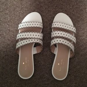 Kate spade sandals brand new ! Never worn must go!